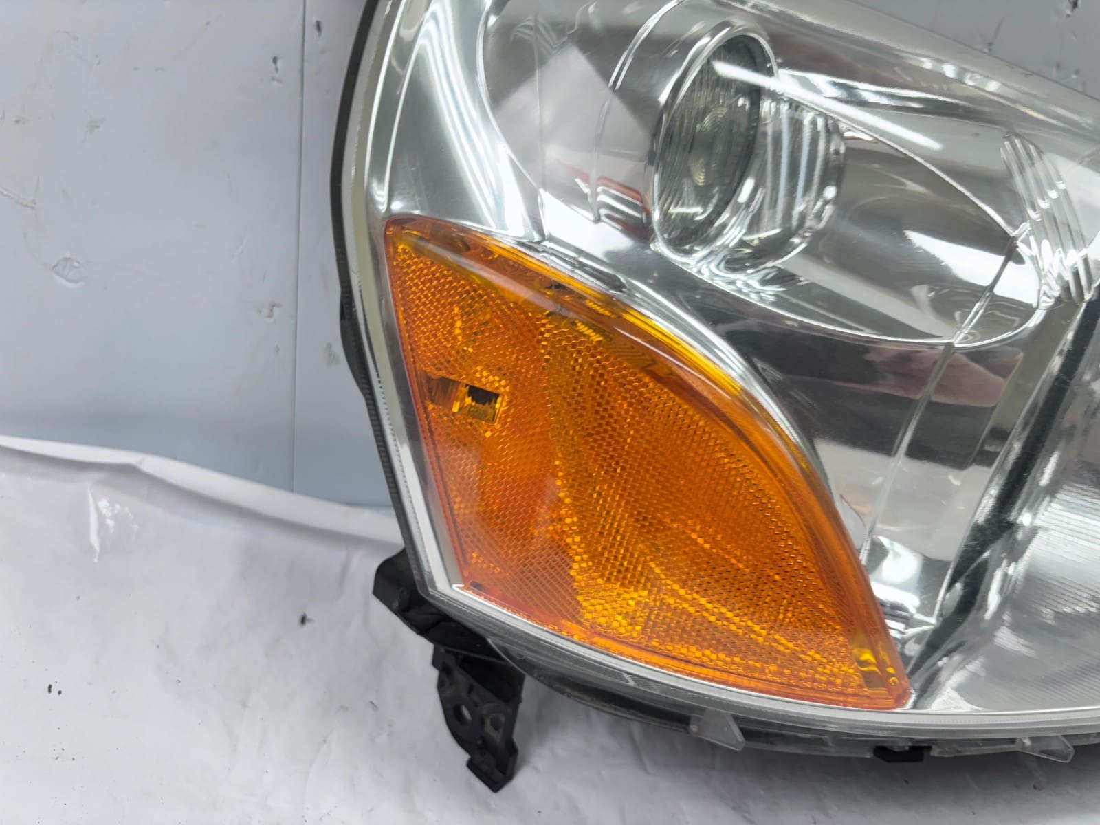 Used 2003-2005 Honda Pilot Front Right Halogen OEM Headlight - Image 11