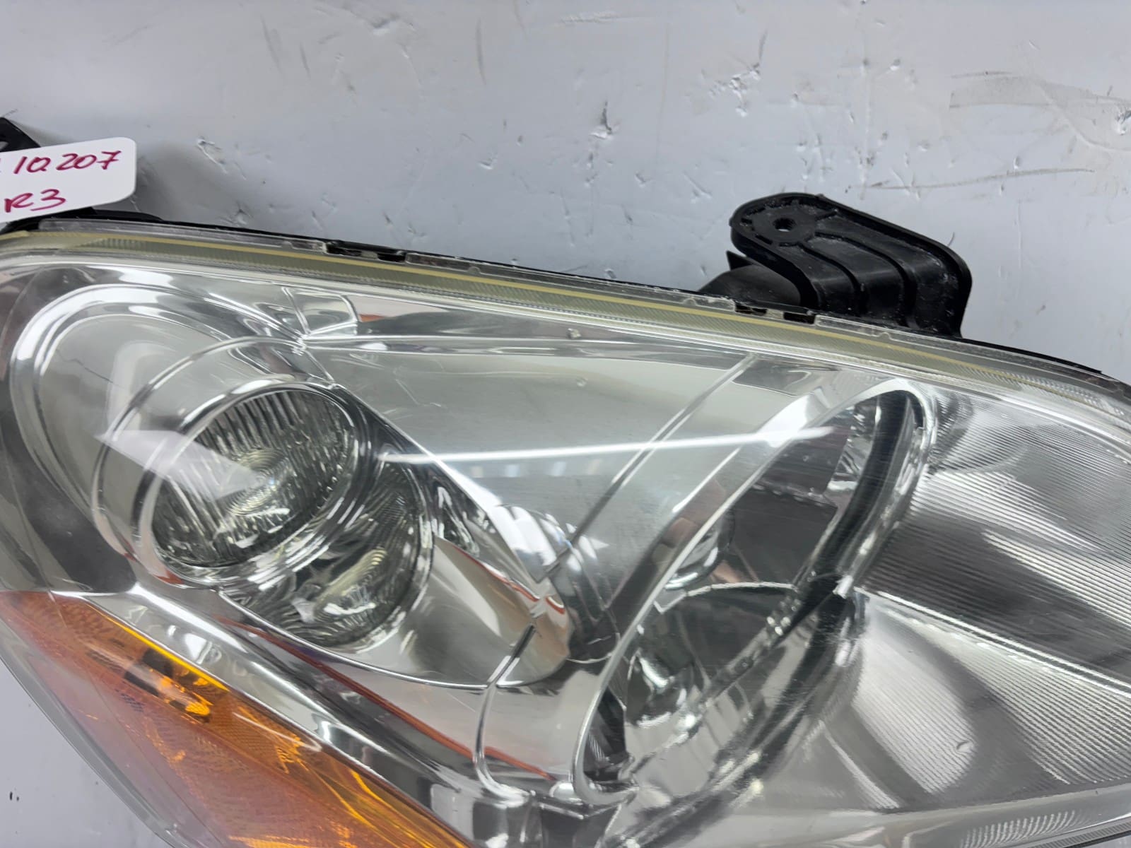 Used 2003-2005 Honda Pilot Front Right Halogen OEM Headlight - Image 14