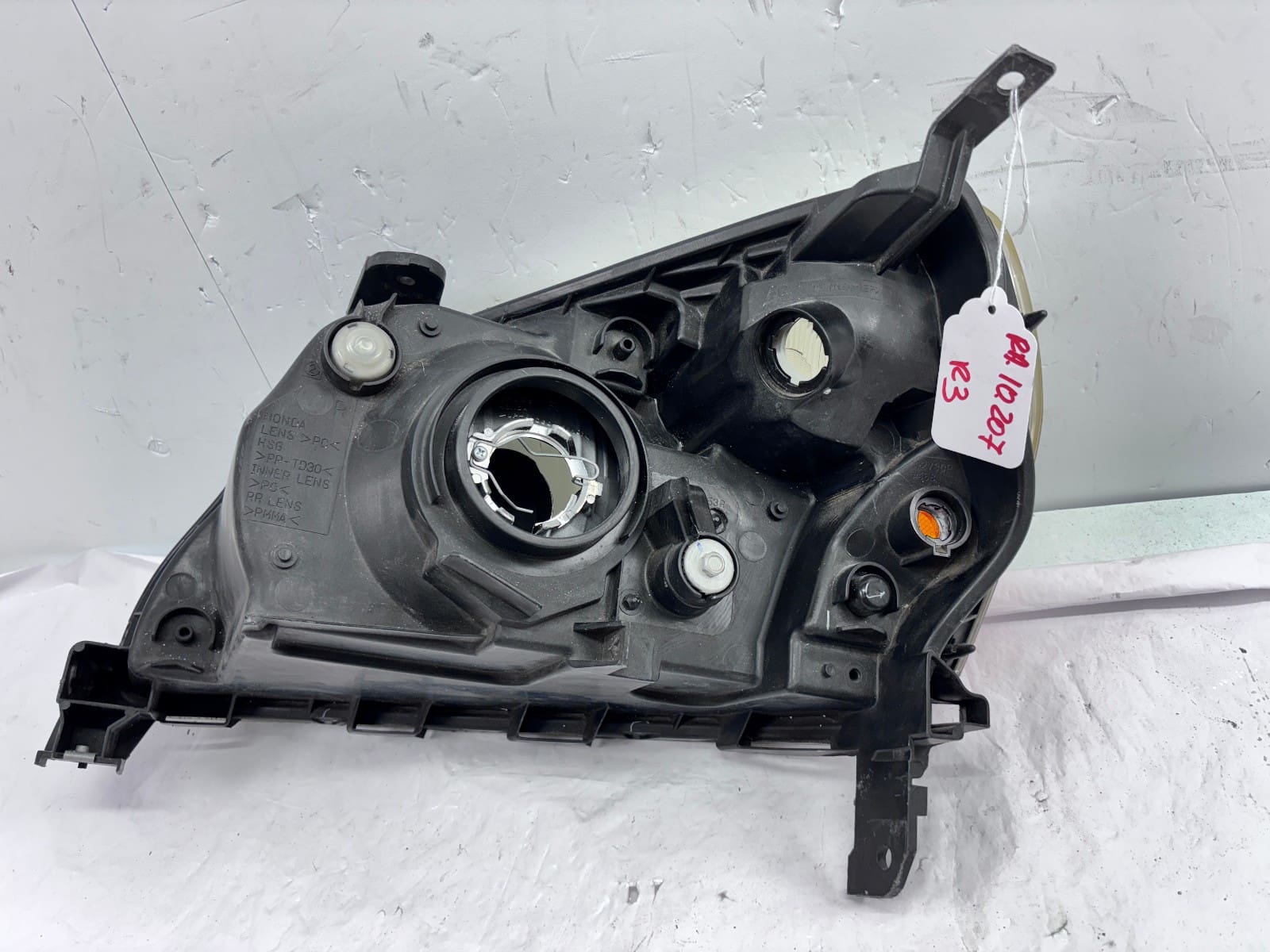 Used 2003-2005 Honda Pilot Front Right Halogen OEM Headlight - Image 19
