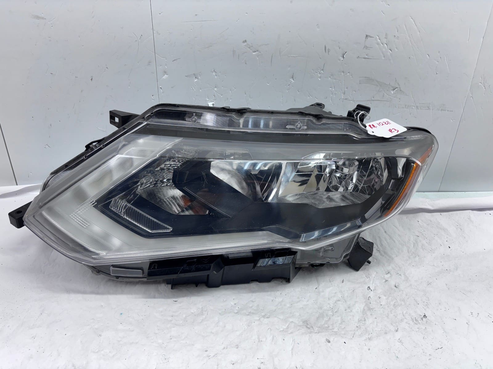 Used 2017-20 Nissan Rogue Front Left Halogen OEM Headlight Assembly