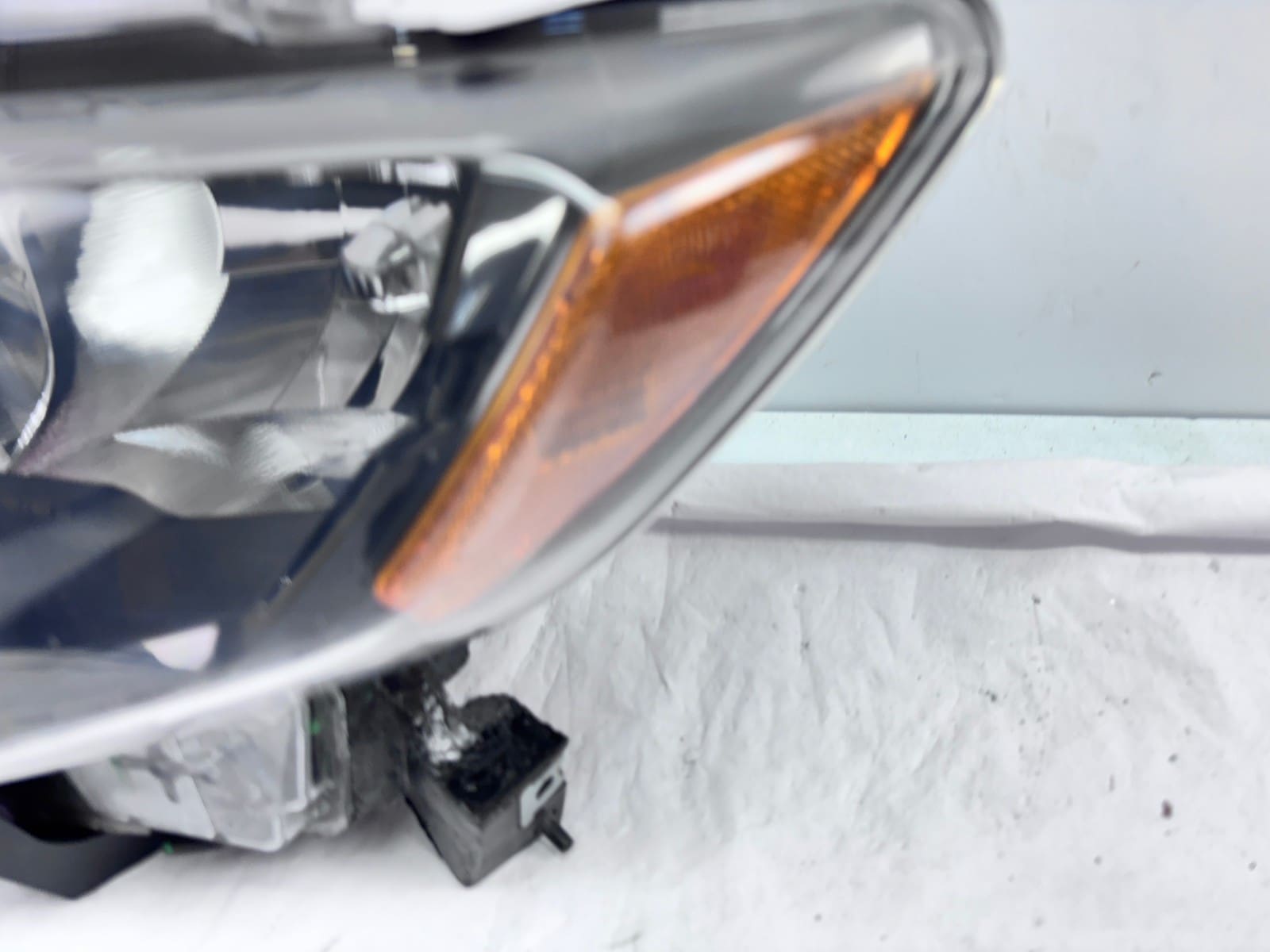 Used 2017-20 Nissan Rogue Front Left Halogen OEM Headlight Assembly - Image 5
