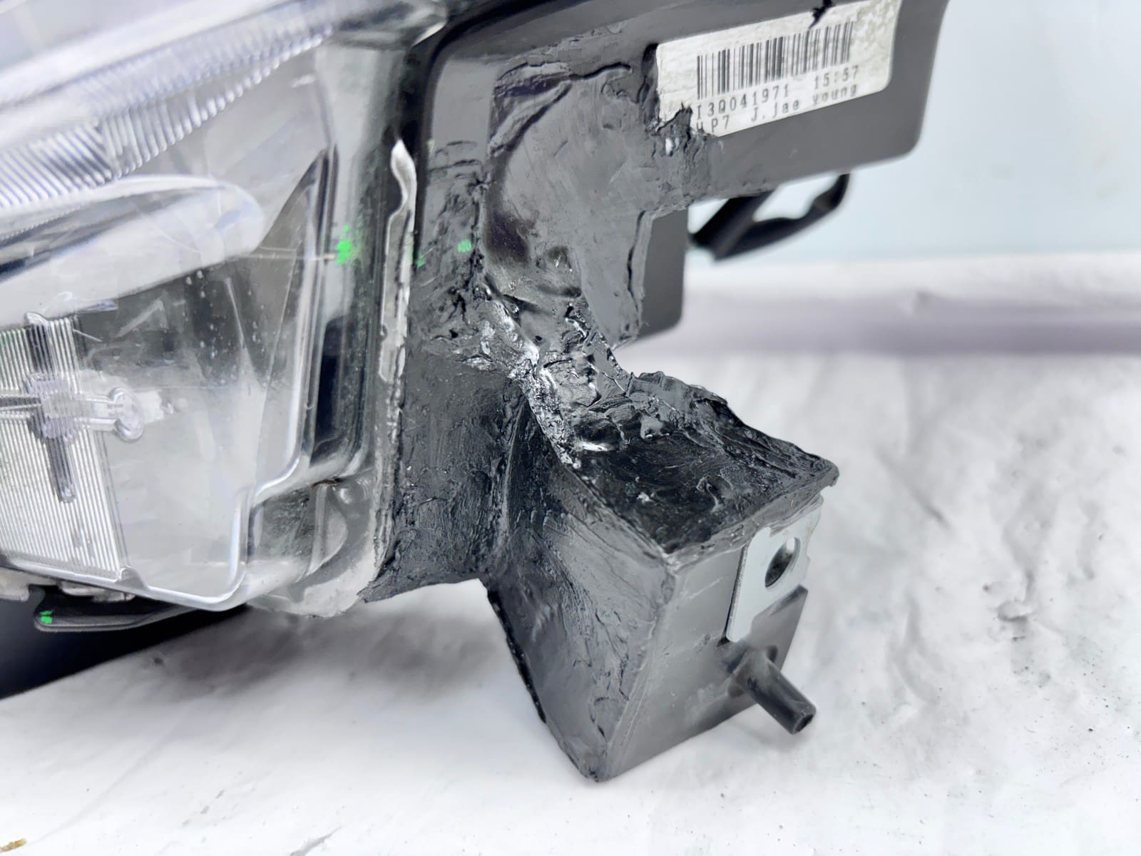 Used 2017-20 Nissan Rogue Front Left Halogen OEM Headlight Assembly - Image 7