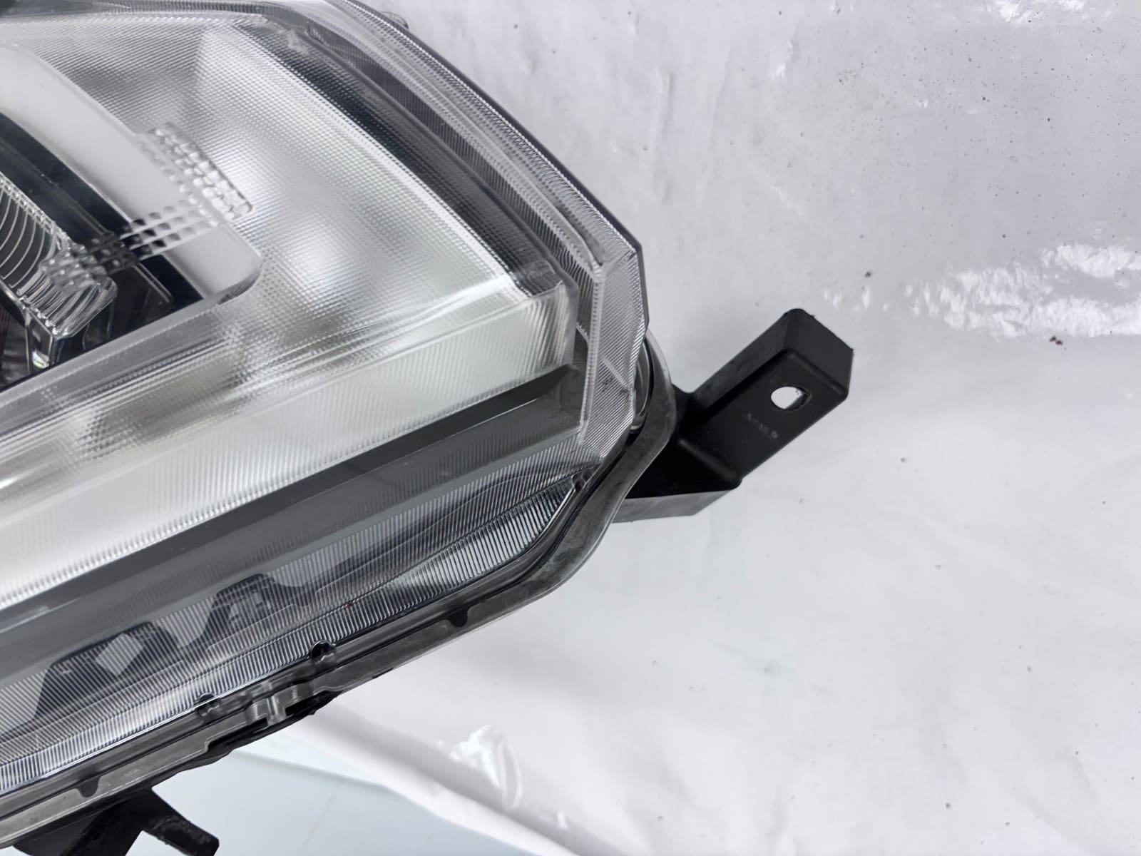 Used 2017-20 Nissan Rogue Front Left Halogen OEM Headlight Assembly - Image 15