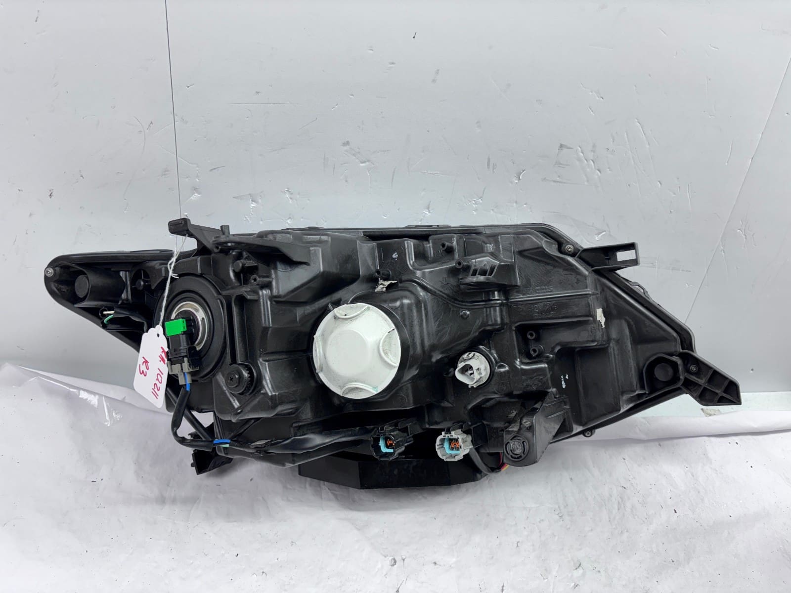 Used 2017-20 Nissan Rogue Front Left Halogen OEM Headlight Assembly - Image 18