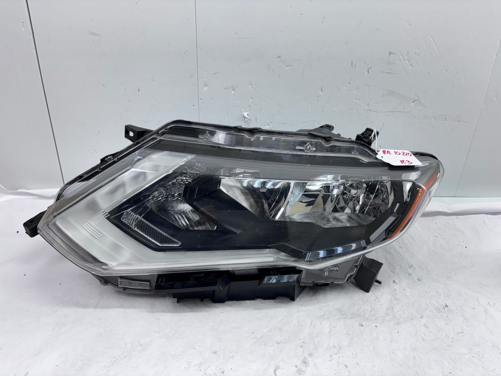 Used 2017-2020 Nissan Rogue Front Left OEM Halogen Headlight