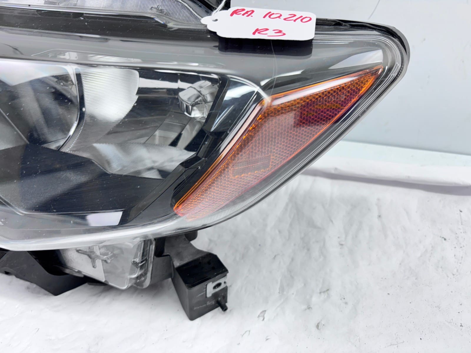 Used 2017-2020 Nissan Rogue Front Left OEM Halogen Headlight - Image 4