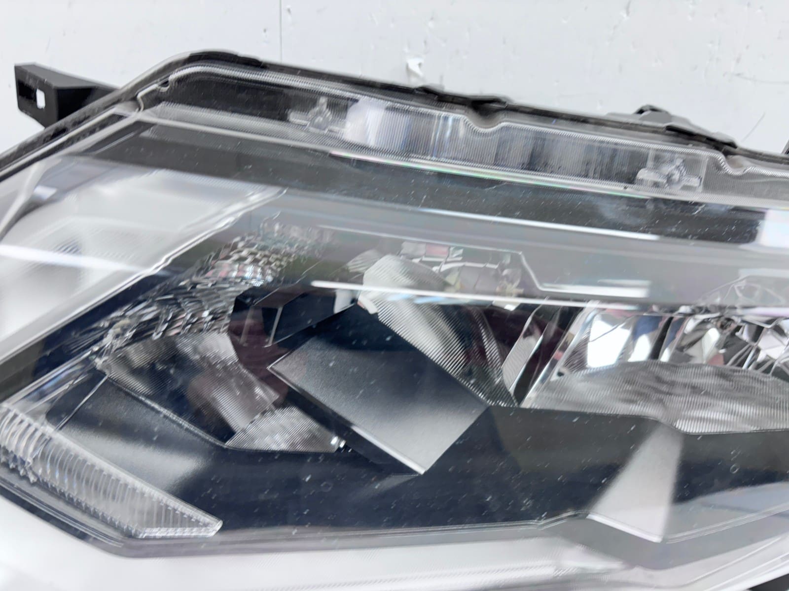 Used 2017-2020 Nissan Rogue Front Left OEM Halogen Headlight - Image 11