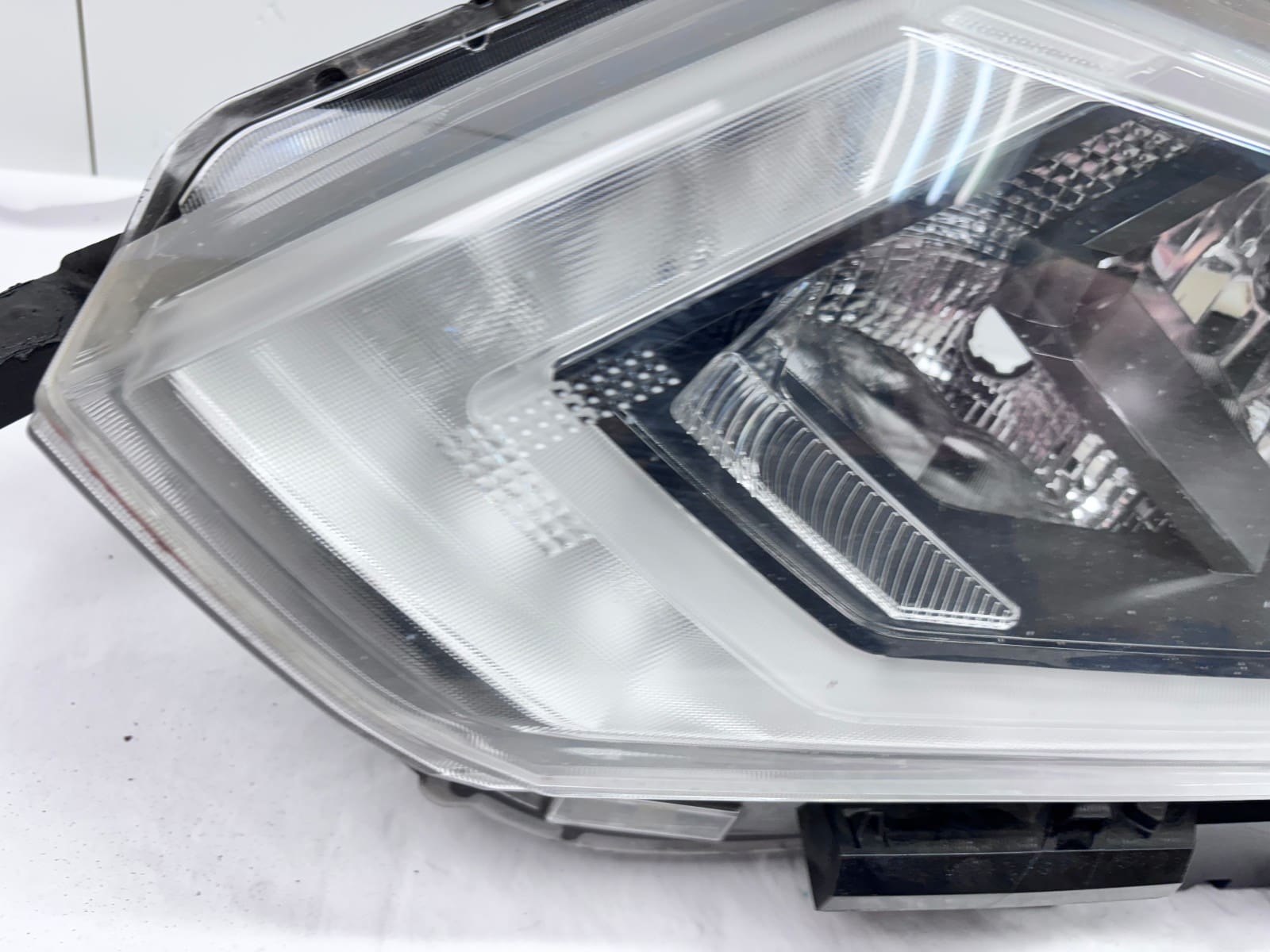 Used 2017-2020 Nissan Rogue Front Left OEM Halogen Headlight - Image 13