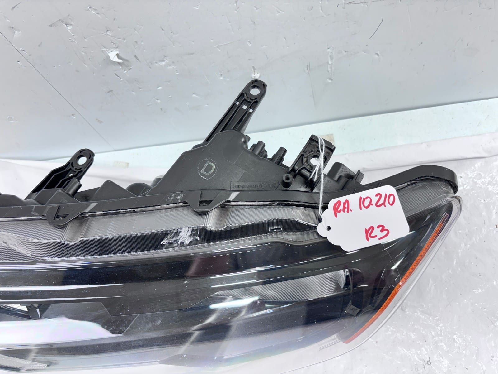 Used 2017-2020 Nissan Rogue Front Left OEM Halogen Headlight - Image 19