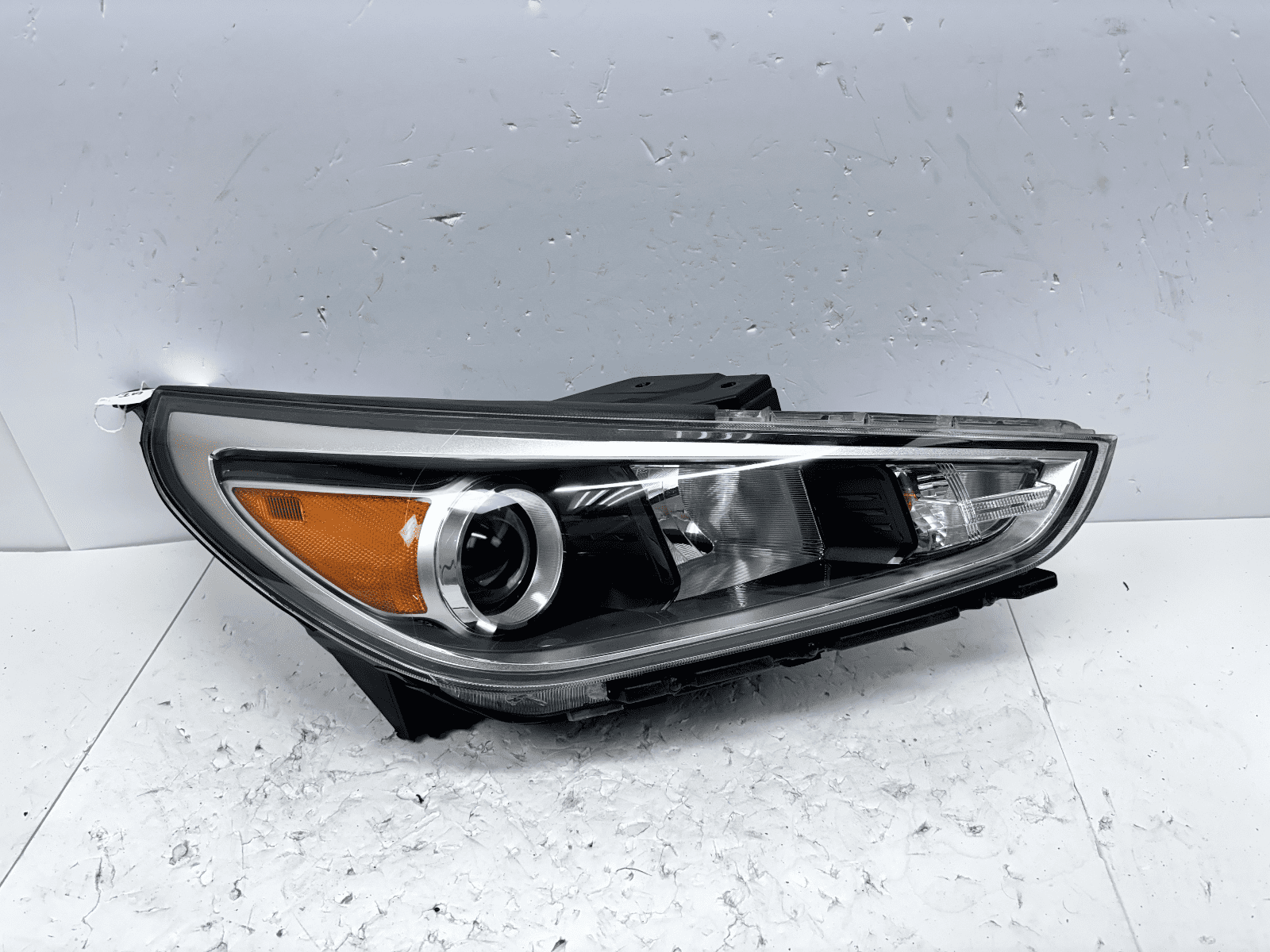 2018-20 Hyundai Elantra GT Halogen Front Right OEM Headlight 92102-g3040