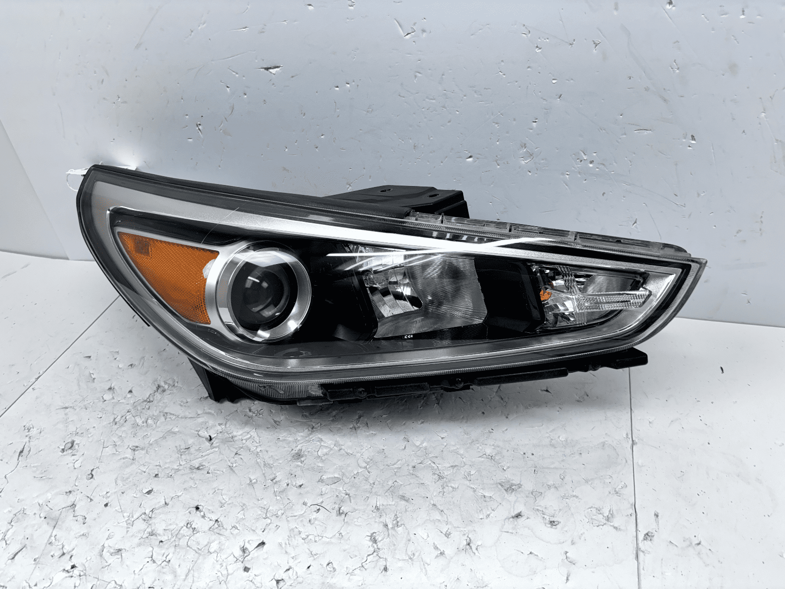2018-20 Hyundai Elantra GT Halogen Front Right OEM Headlight 92102-g3040 - Image 2