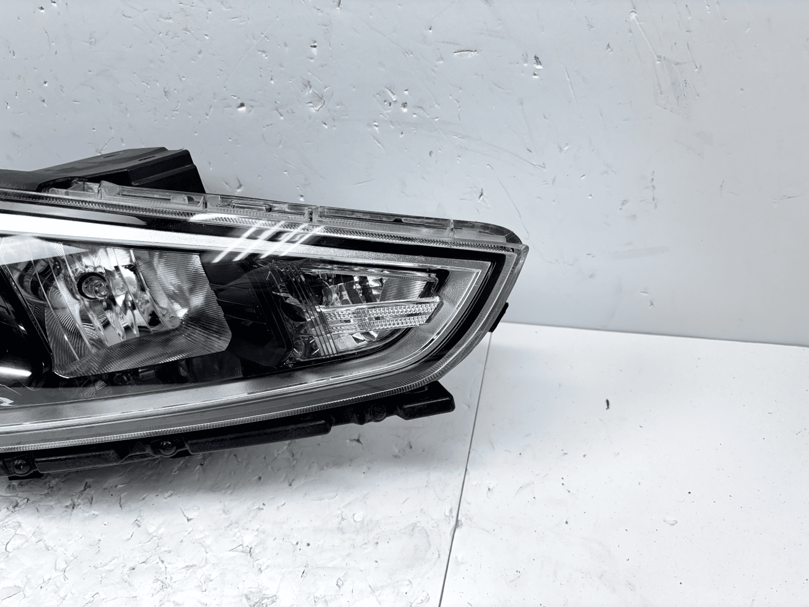 2018-20 Hyundai Elantra GT Halogen Front Right OEM Headlight 92102-g3040 - Image 3