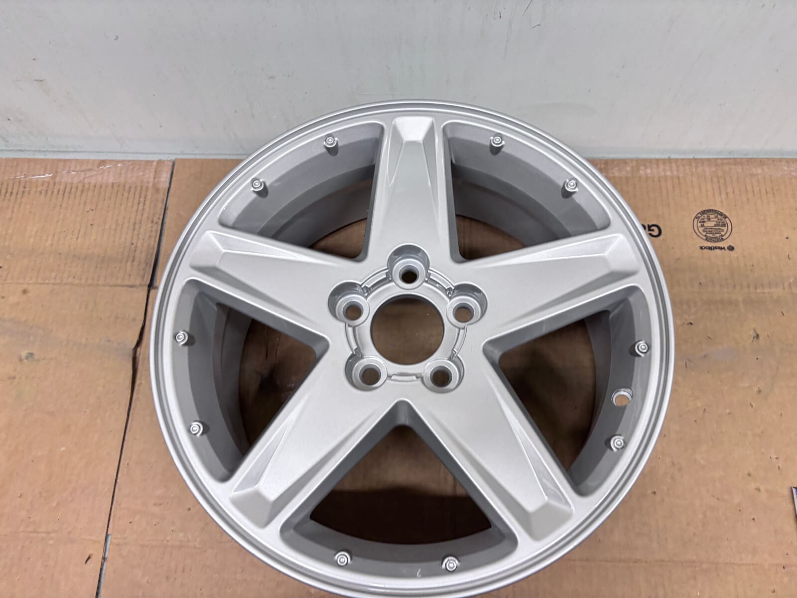 2005-06 Chevy Equinox OEM Wheel 17x7 9595554 Aluminum Rim - 1 Rim - Image 2