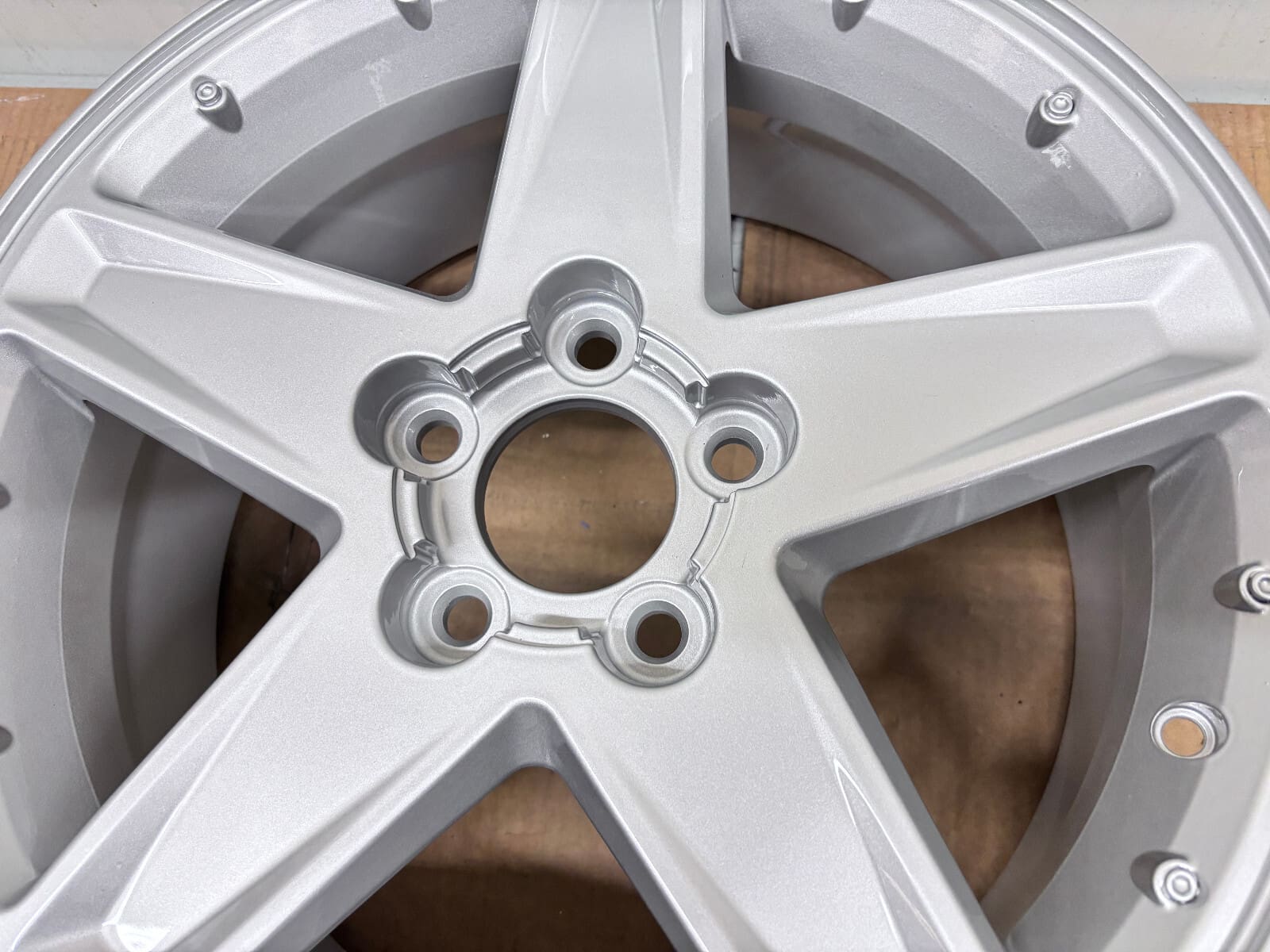 2005-06 Chevy Equinox OEM Wheel 17x7 9595554 Aluminum Rim - 1 Rim - Image 3