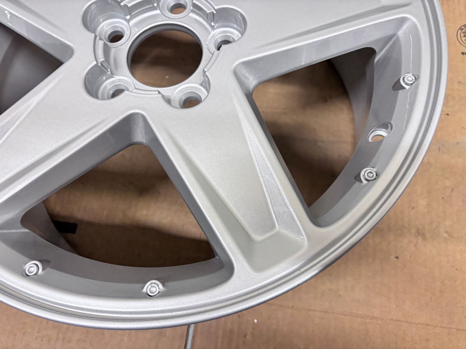 2005-06 Chevy Equinox OEM Wheel 17x7 9595554 Aluminum Rim - 1 Rim - Image 4