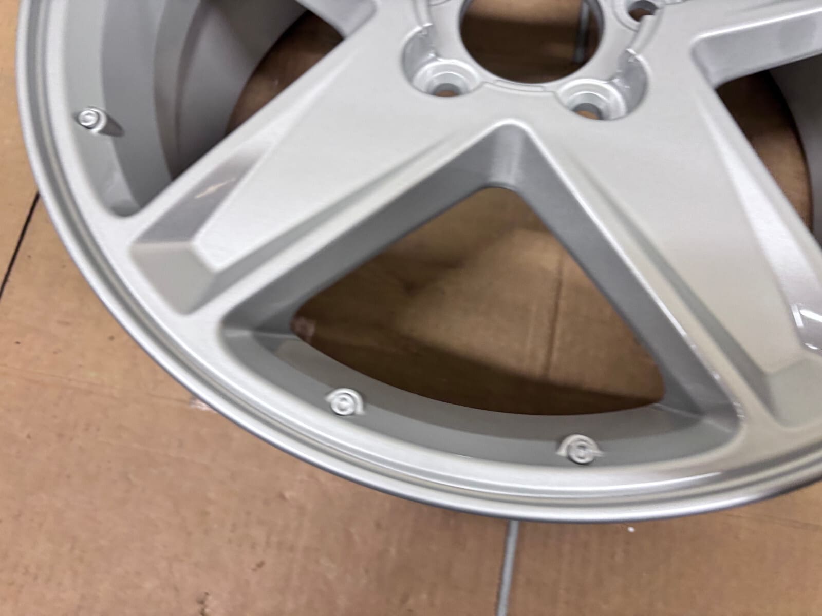 2005-06 Chevy Equinox OEM Wheel 17x7 9595554 Aluminum Rim - 1 Rim - Image 5