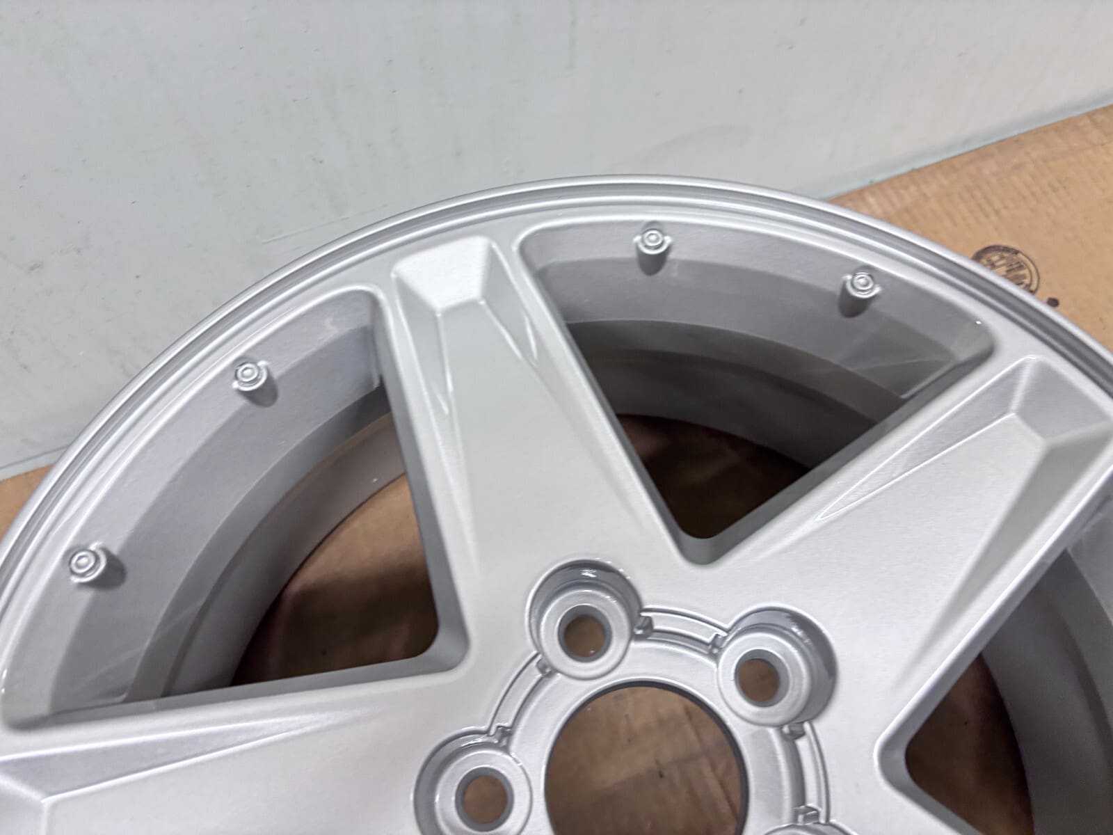 2005-06 Chevy Equinox OEM Wheel 17x7 9595554 Aluminum Rim - 1 Rim - Image 8