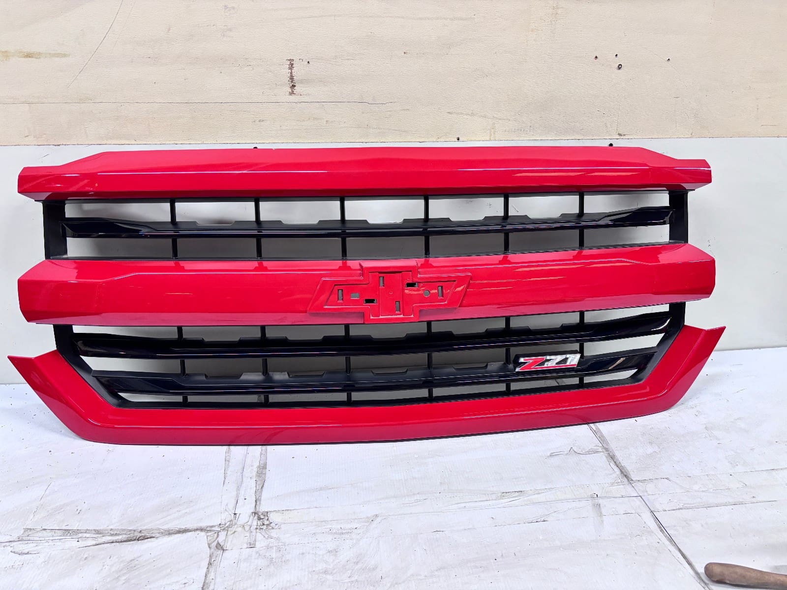 2016-2018 Chevy Silverado 1500 Z71 Red Front OEM Grille 23485656