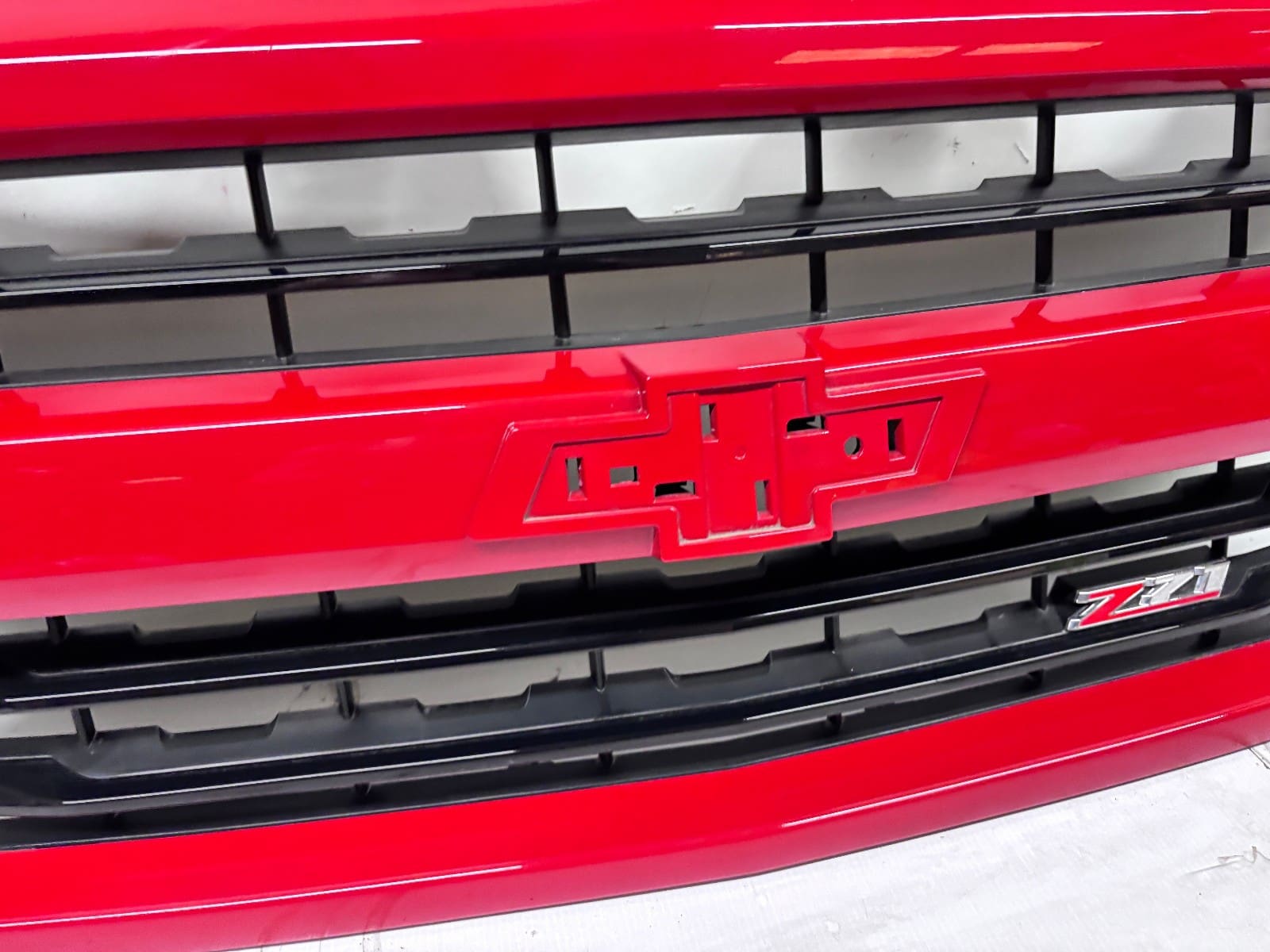 2016-2018 Chevy Silverado 1500 Z71 Red Front OEM Grille 23485656 - Image 5