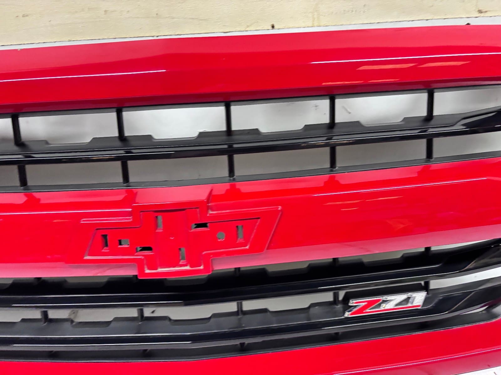 2016-2018 Chevy Silverado 1500 Z71 Red Front OEM Grille 23485656 - Image 6