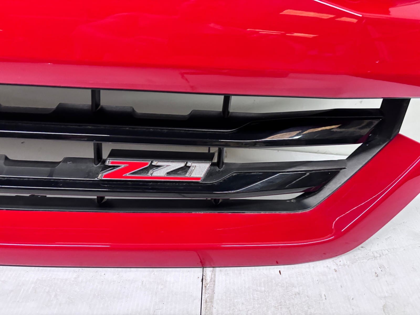 2016-2018 Chevy Silverado 1500 Z71 Red Front OEM Grille 23485656 - Image 8