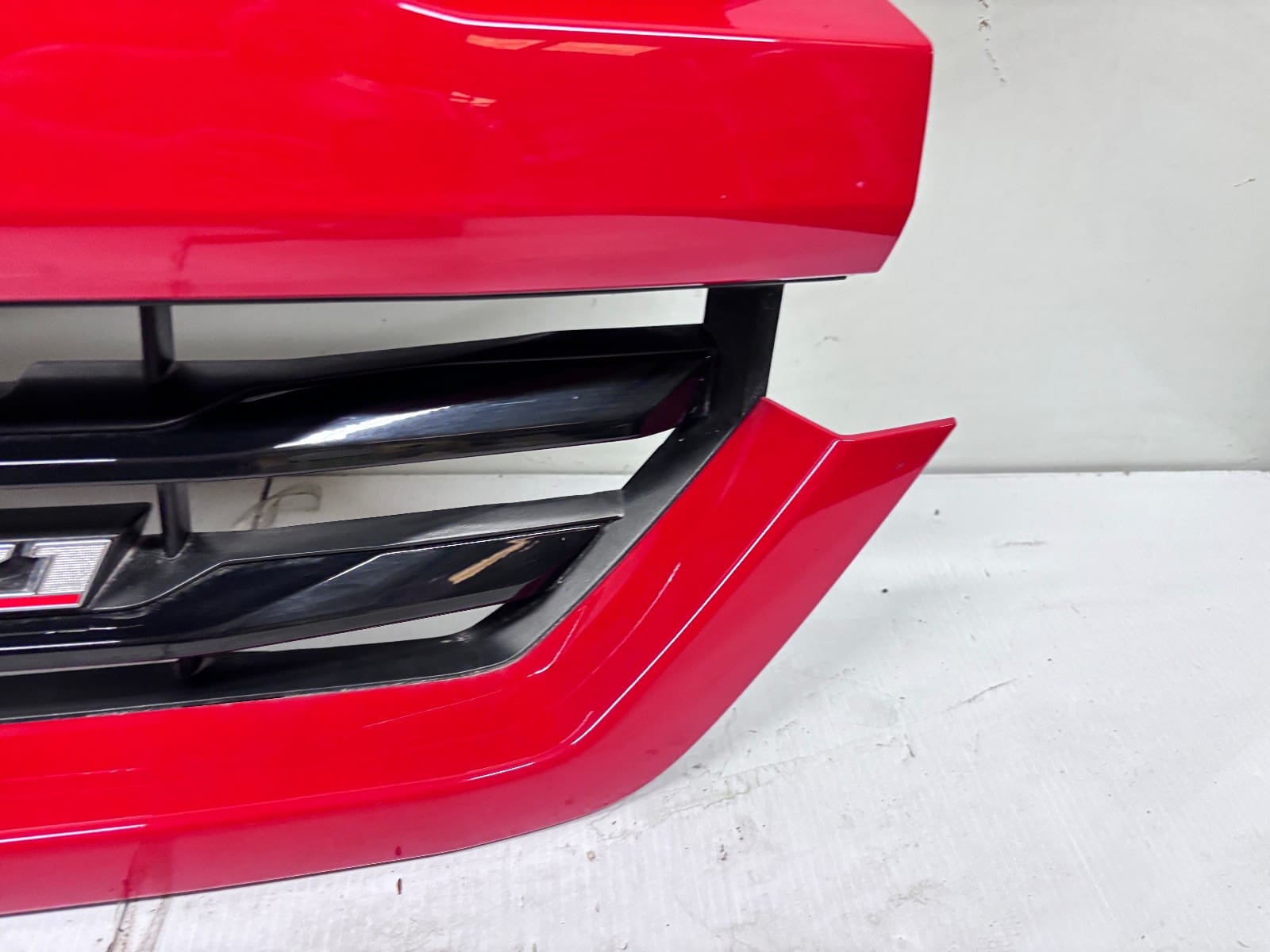 2016-2018 Chevy Silverado 1500 Z71 Red Front OEM Grille 23485656 - Image 9