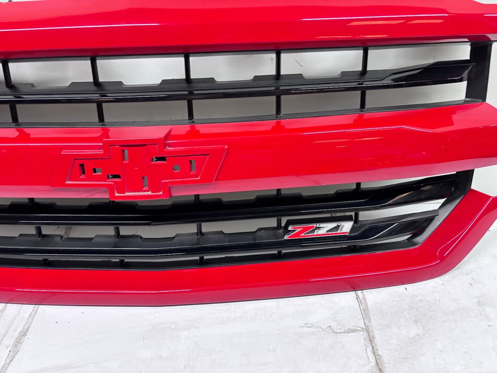 2016-2018 Chevy Silverado 1500 Z71 Red Front OEM Grille 23485656 - Image 17