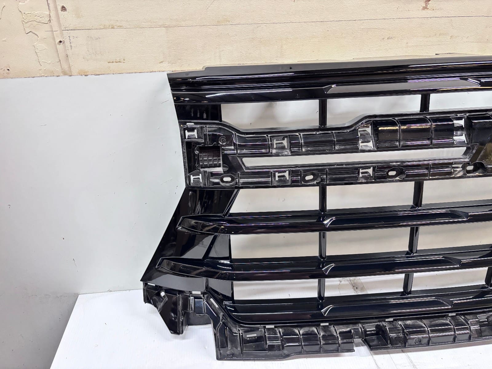 2024-25 Chevy Silverado 2500 3500 Black Front OEM Grille 86533007 - Image 3