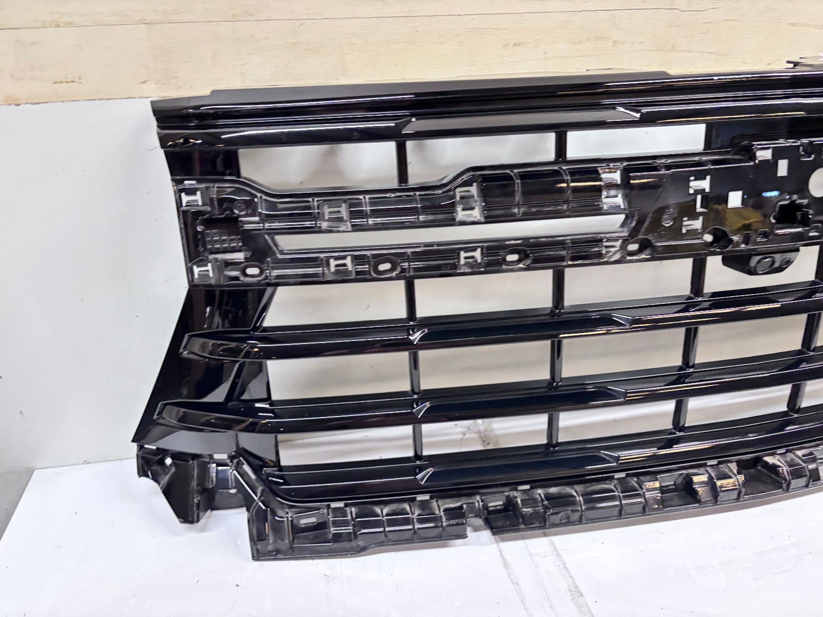 2024-25 Chevy Silverado 2500 3500 Black Front OEM Grille 86533007 - Image 4