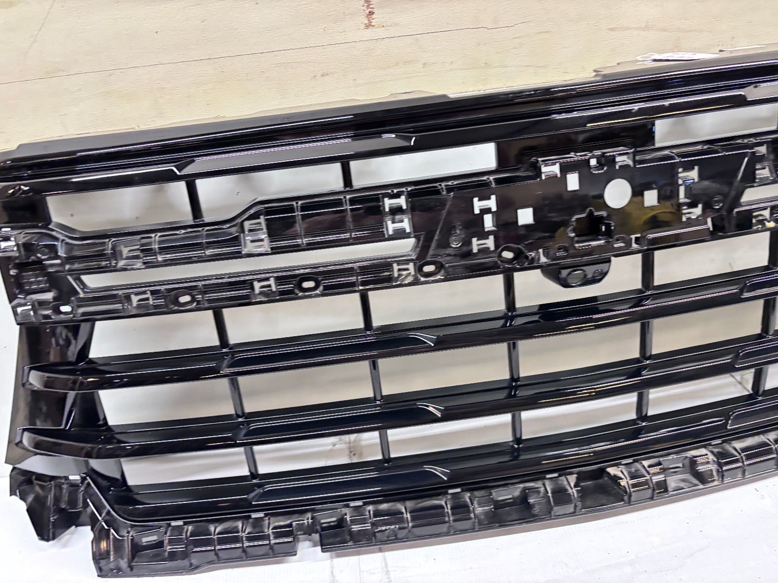 2024-25 Chevy Silverado 2500 3500 Black Front OEM Grille 86533007 - Image 5