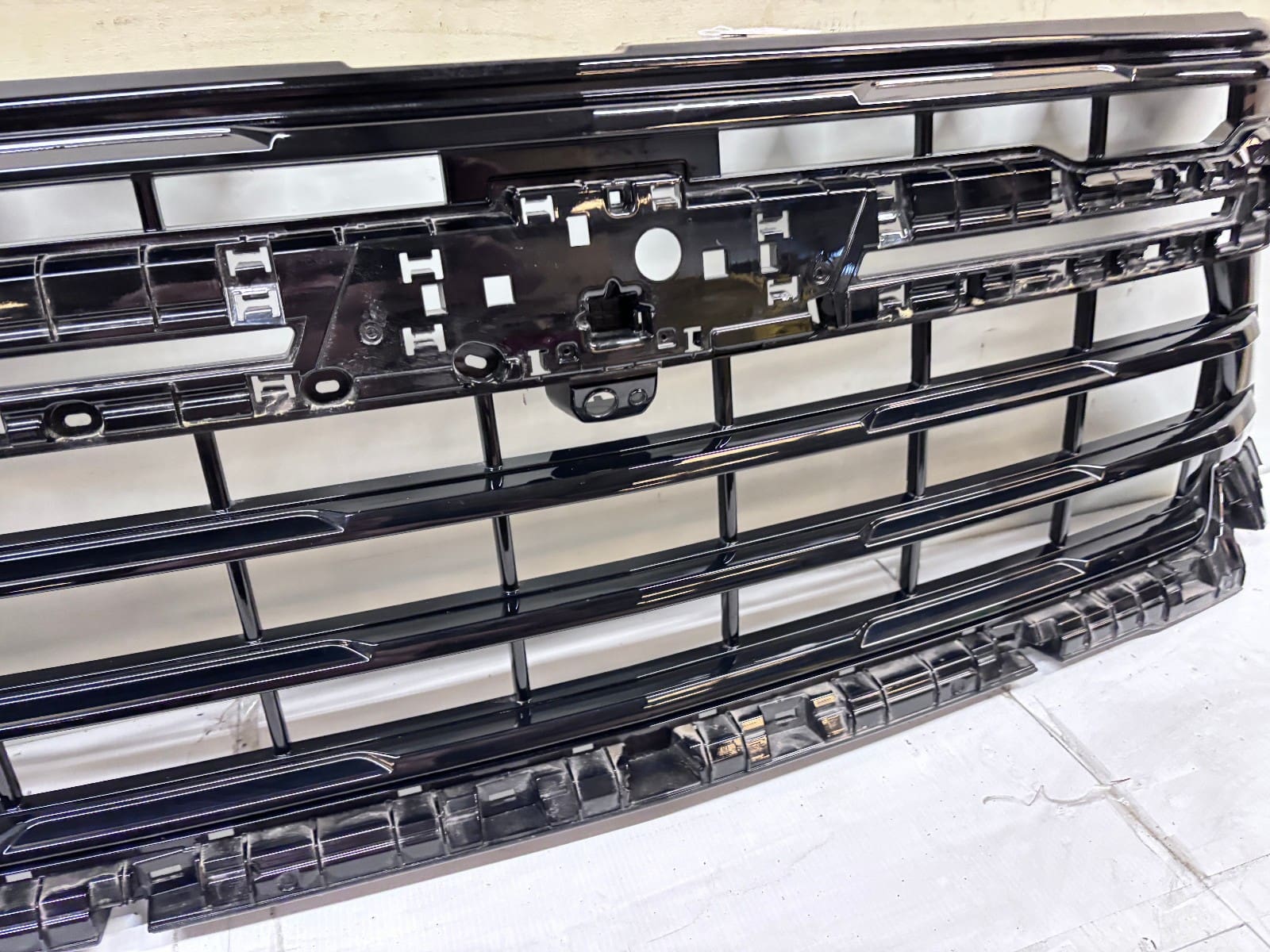 2024-25 Chevy Silverado 2500 3500 Black Front OEM Grille 86533007 - Image 6