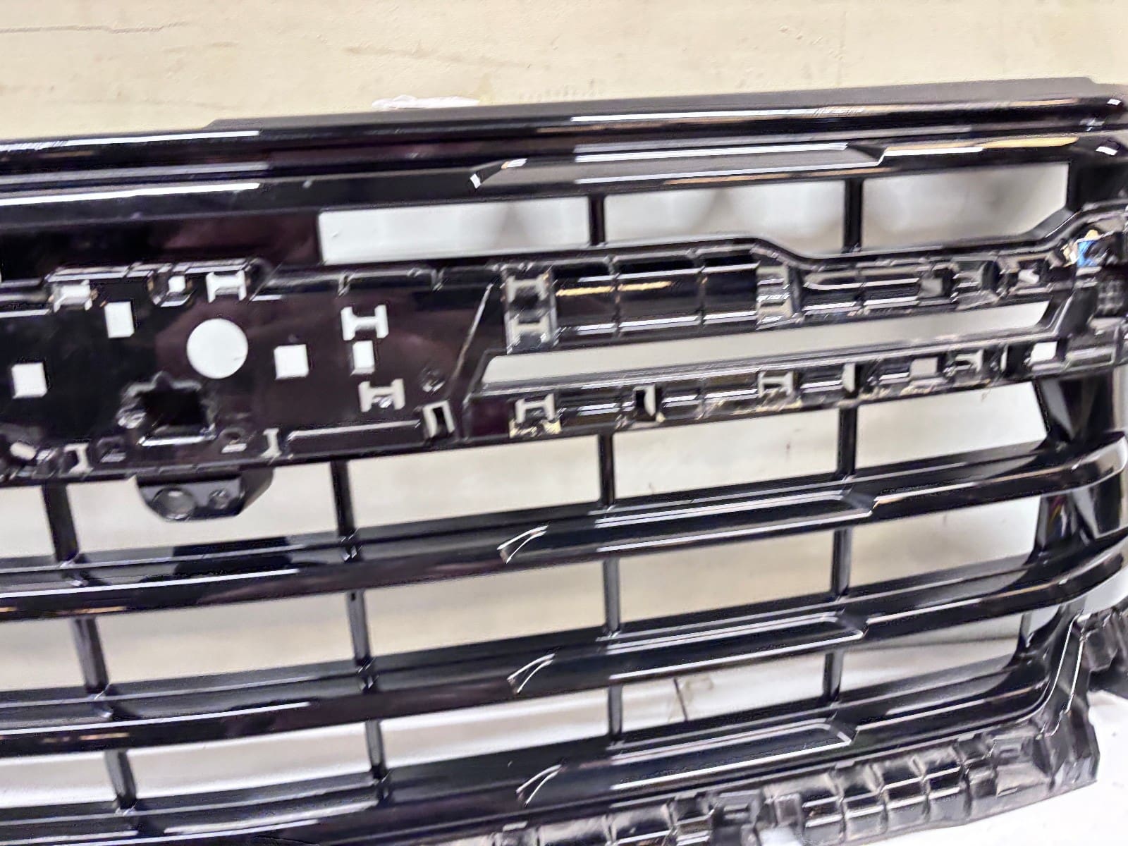 2024-25 Chevy Silverado 2500 3500 Black Front OEM Grille 86533007 - Image 9
