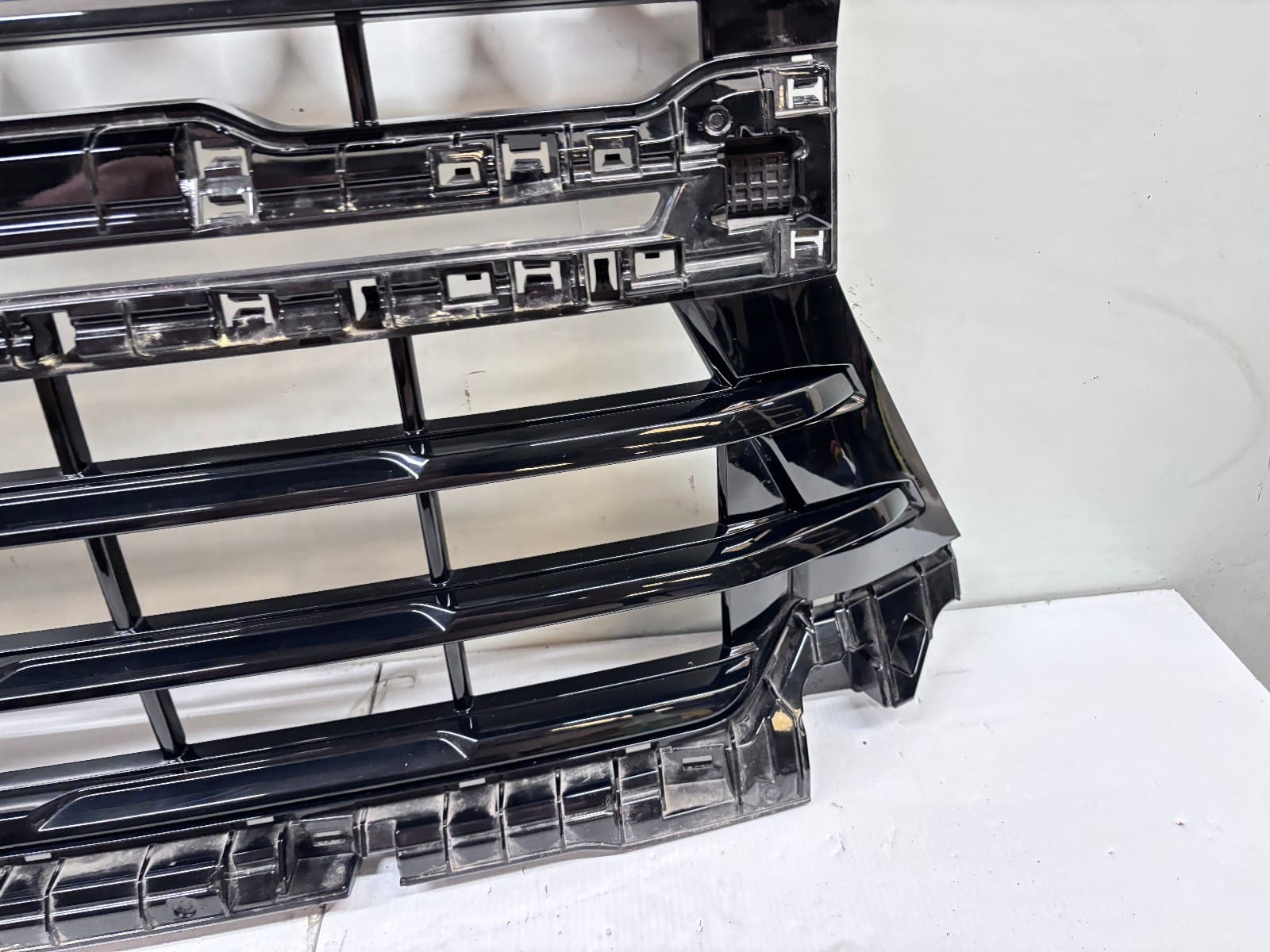 2024-25 Chevy Silverado 2500 3500 Black Front OEM Grille 86533007 - Image 11