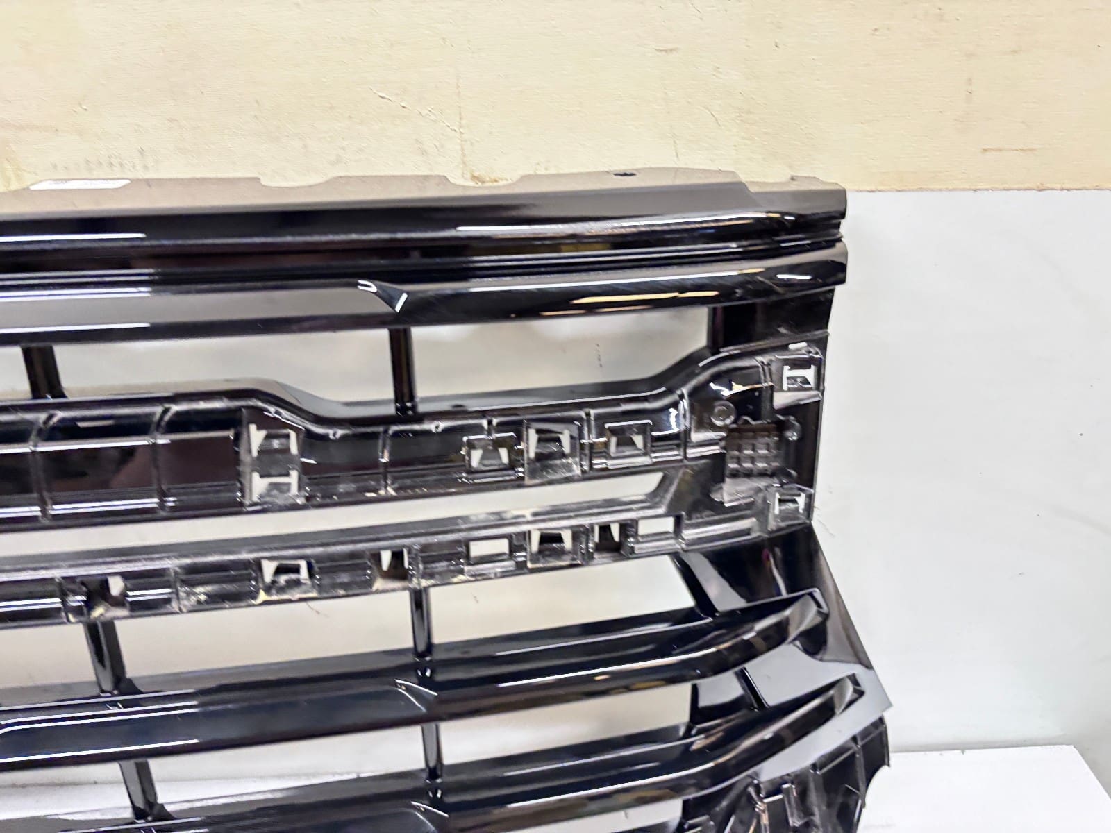 2024-25 Chevy Silverado 2500 3500 Black Front OEM Grille 86533007 - Image 13