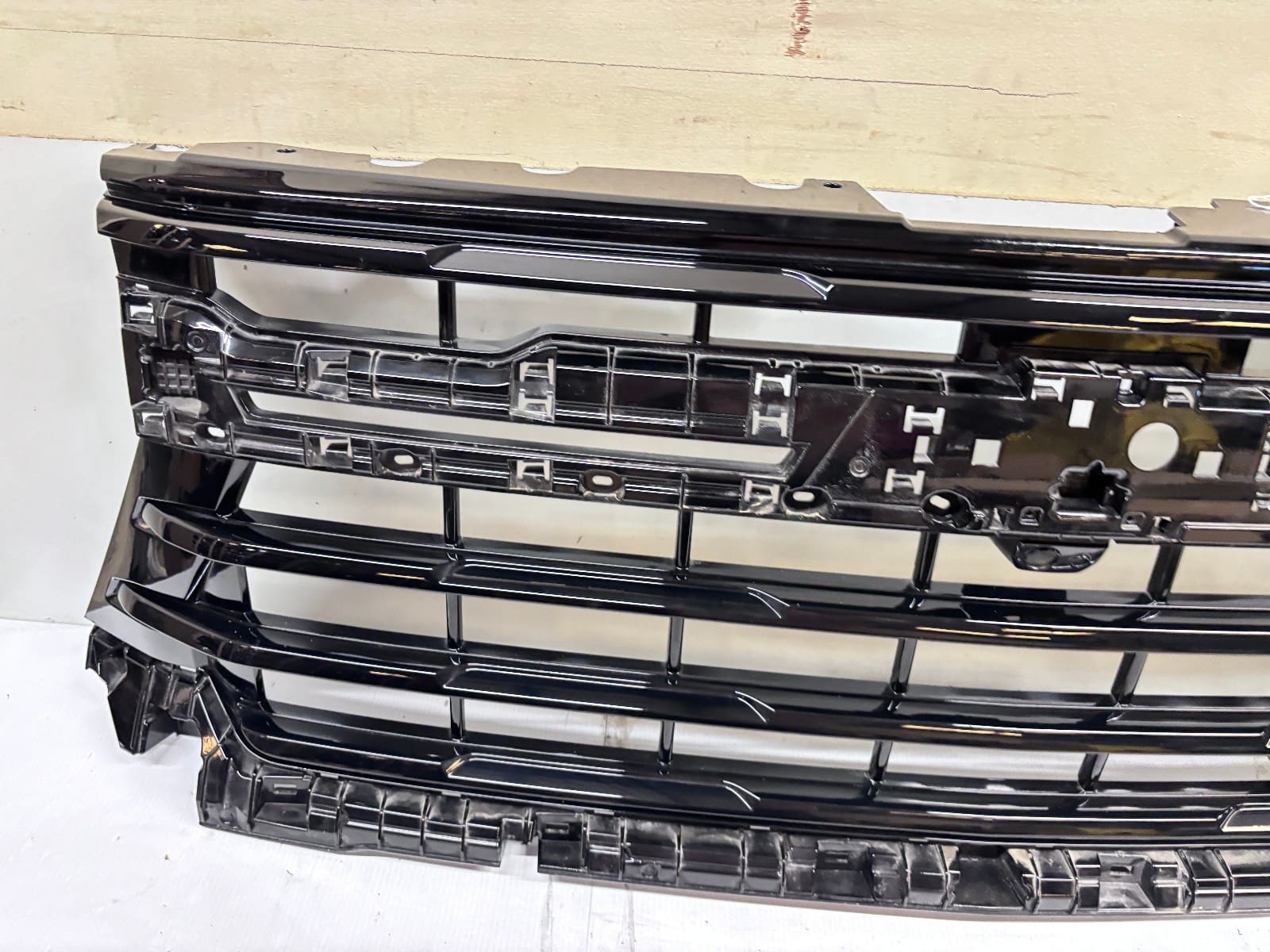 2024-25 Chevy Silverado 2500 3500 Black Front OEM Grille 86533007 - Image 17