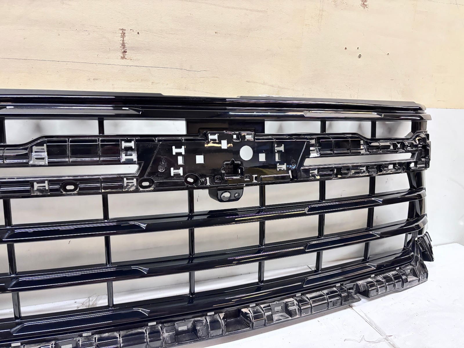 2024-25 Chevy Silverado 2500 3500 Black Front OEM Grille 86533007 - Image 18