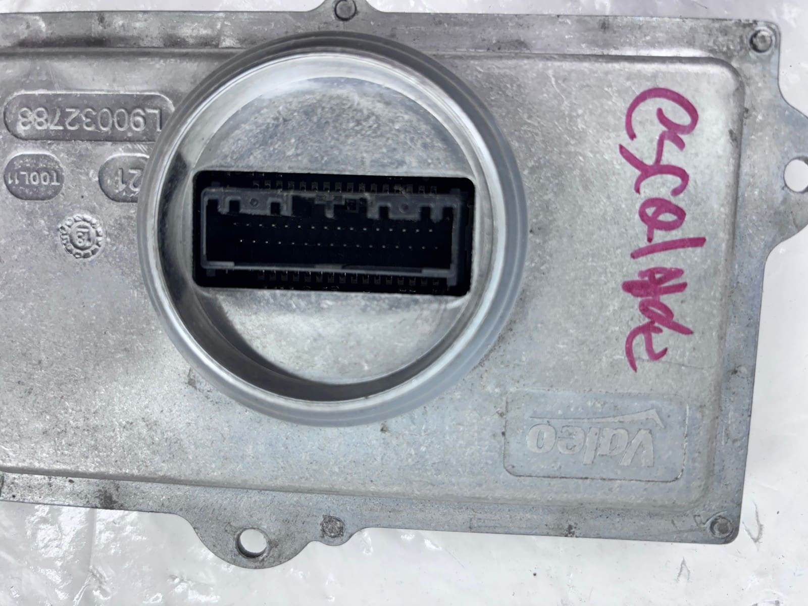 2015-19 Cadillac Escalade OEM Headlight LED Ballast Module L90032783 - Image 5