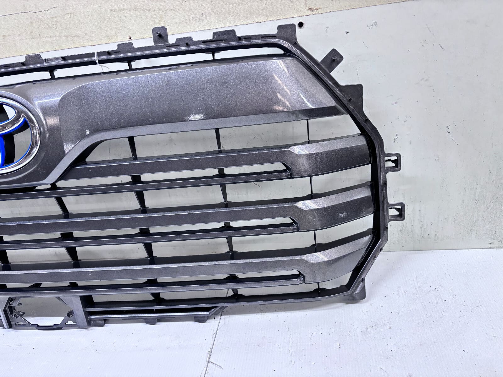 NICE 2022-24 Toyota Tundra Gray Front OEM Grille Genuine 53101-0C110 - Image 2