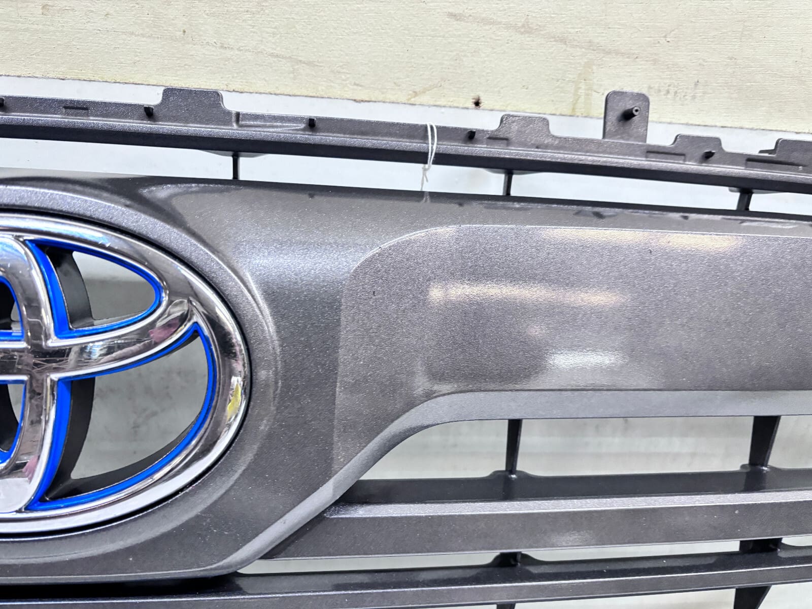 NICE 2022-24 Toyota Tundra Gray Front OEM Grille Genuine 53101-0C110 - Image 6
