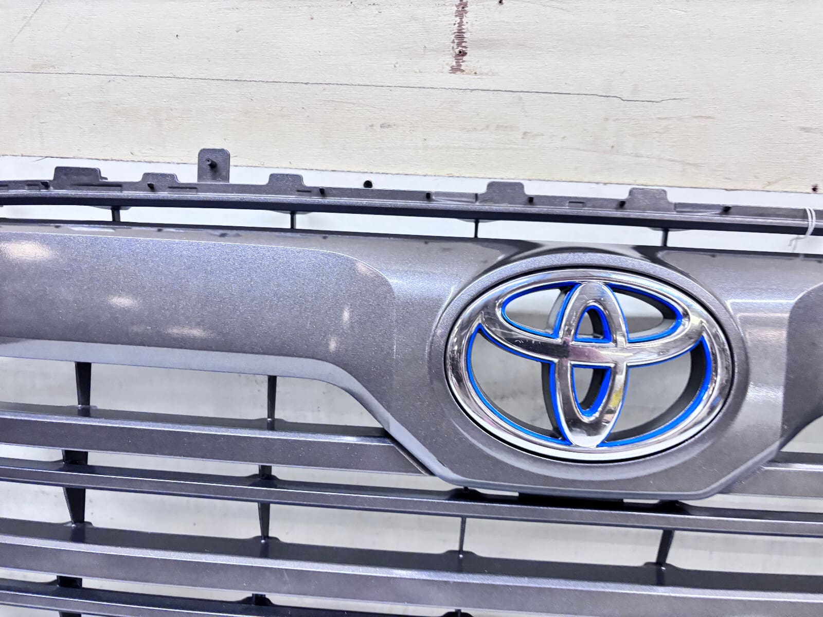 NICE 2022-24 Toyota Tundra Gray Front OEM Grille Genuine 53101-0C110 - Image 8