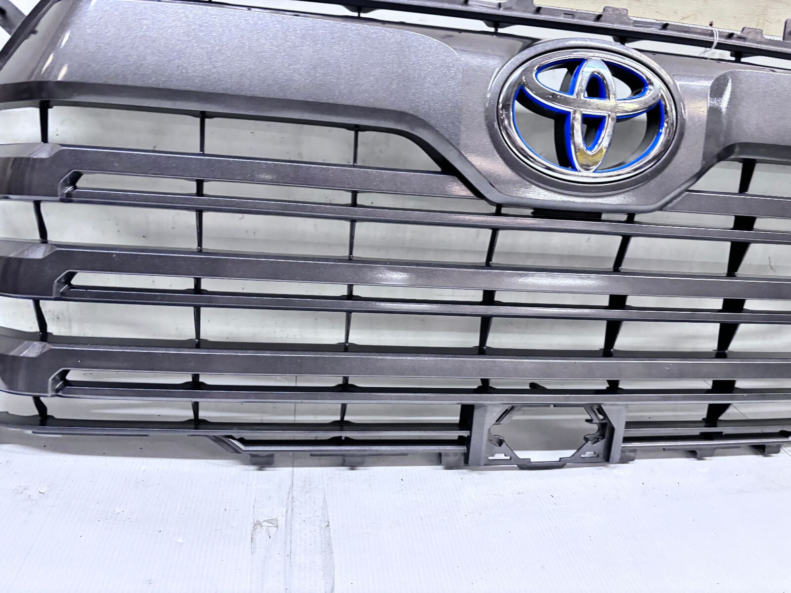 NICE 2022-24 Toyota Tundra Gray Front OEM Grille Genuine 53101-0C110 - Image 12