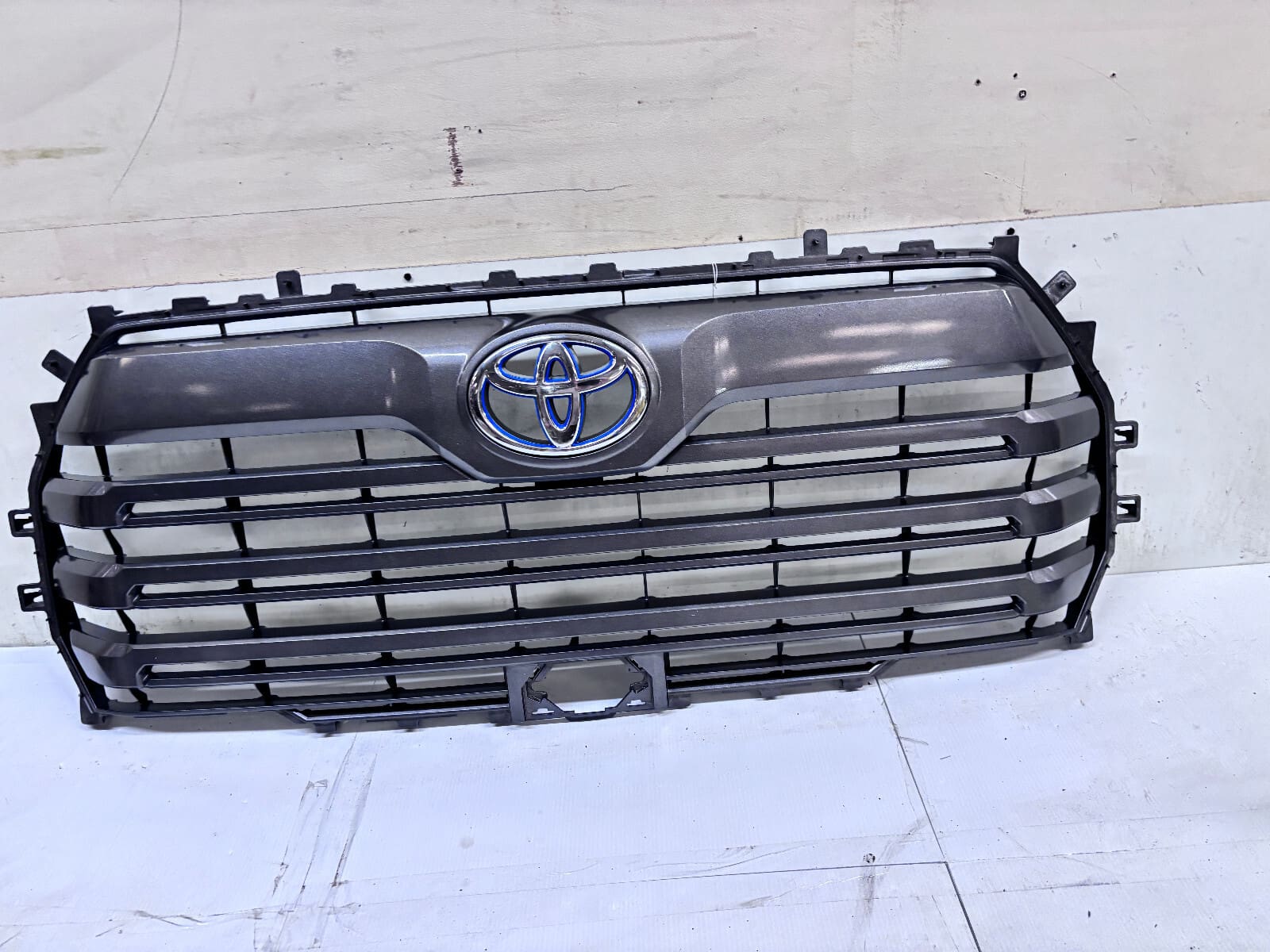 NICE 2022-24 Toyota Tundra Gray Front OEM Grille Genuine 53101-0C110 - Image 13