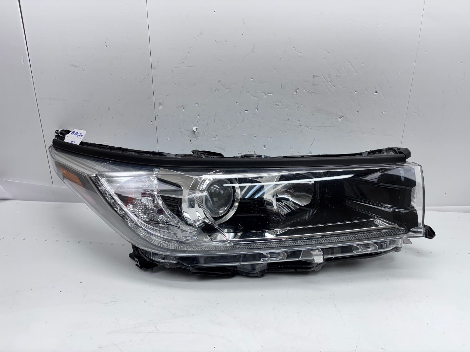 2017-2019 Toyota Highlander Halogen LED Front Right OEM Headlight