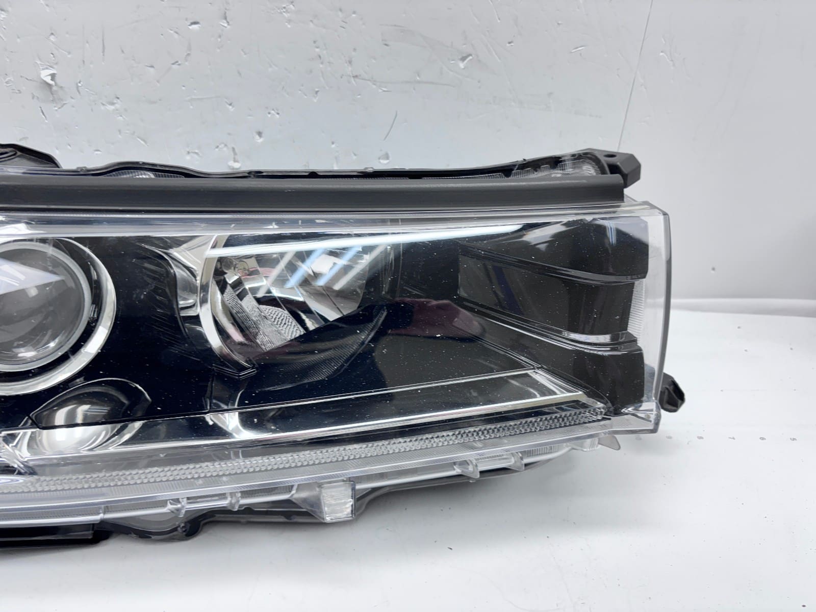 2017-2019 Toyota Highlander Halogen LED Front Right OEM Headlight - Image 4