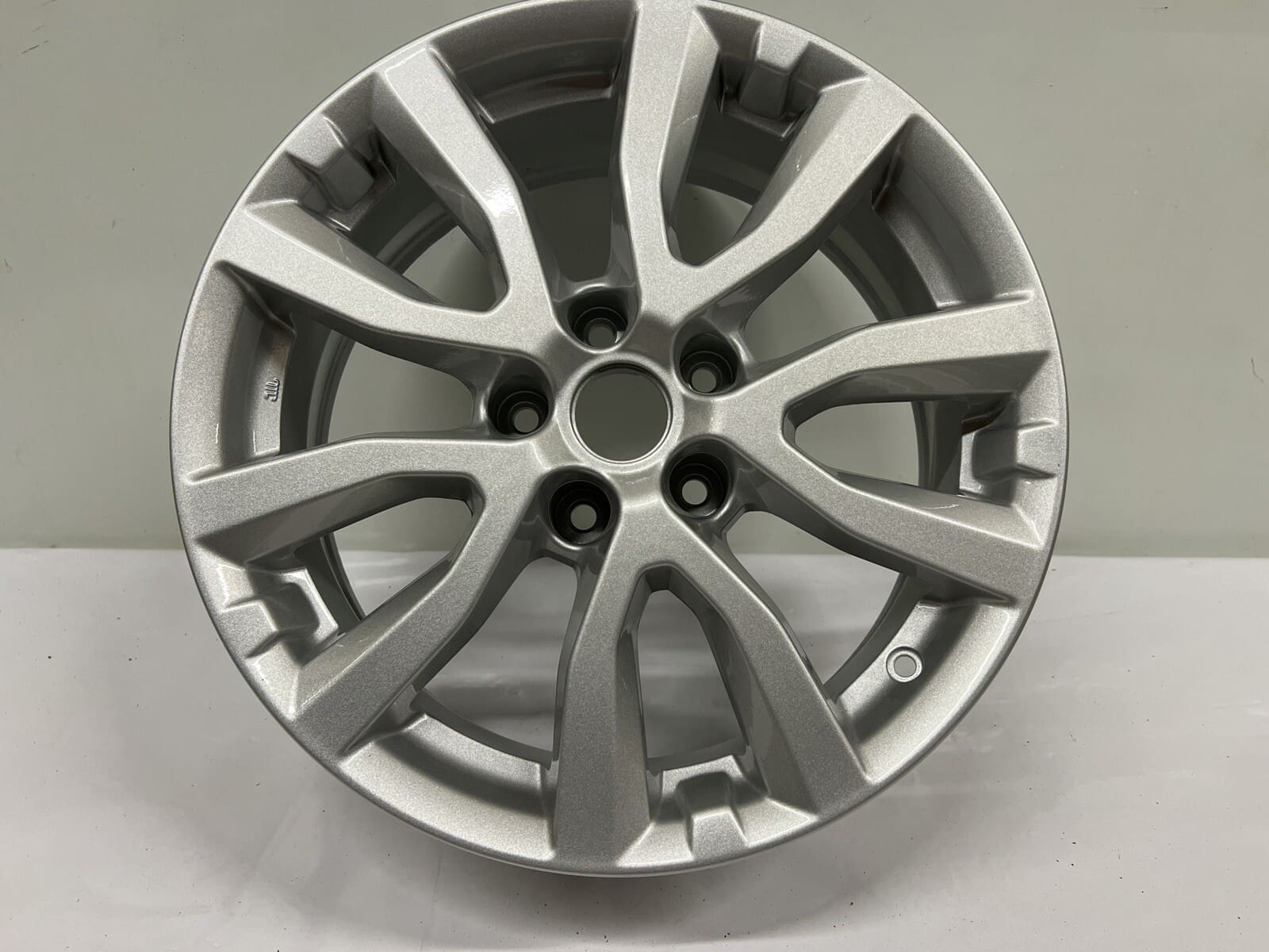 2017-2020 Nissan Rogue OEM 17x7 Inch Wheel Rim