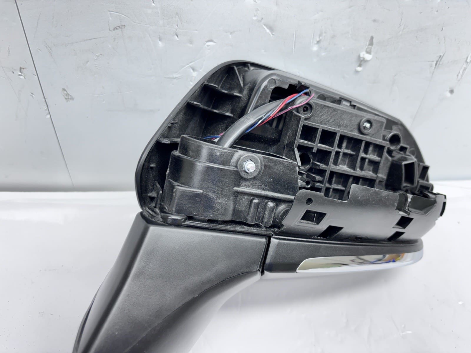 2019-2022 Toyota Avalon Front Left Mirror Blind Spot Turn Signal - Image 5