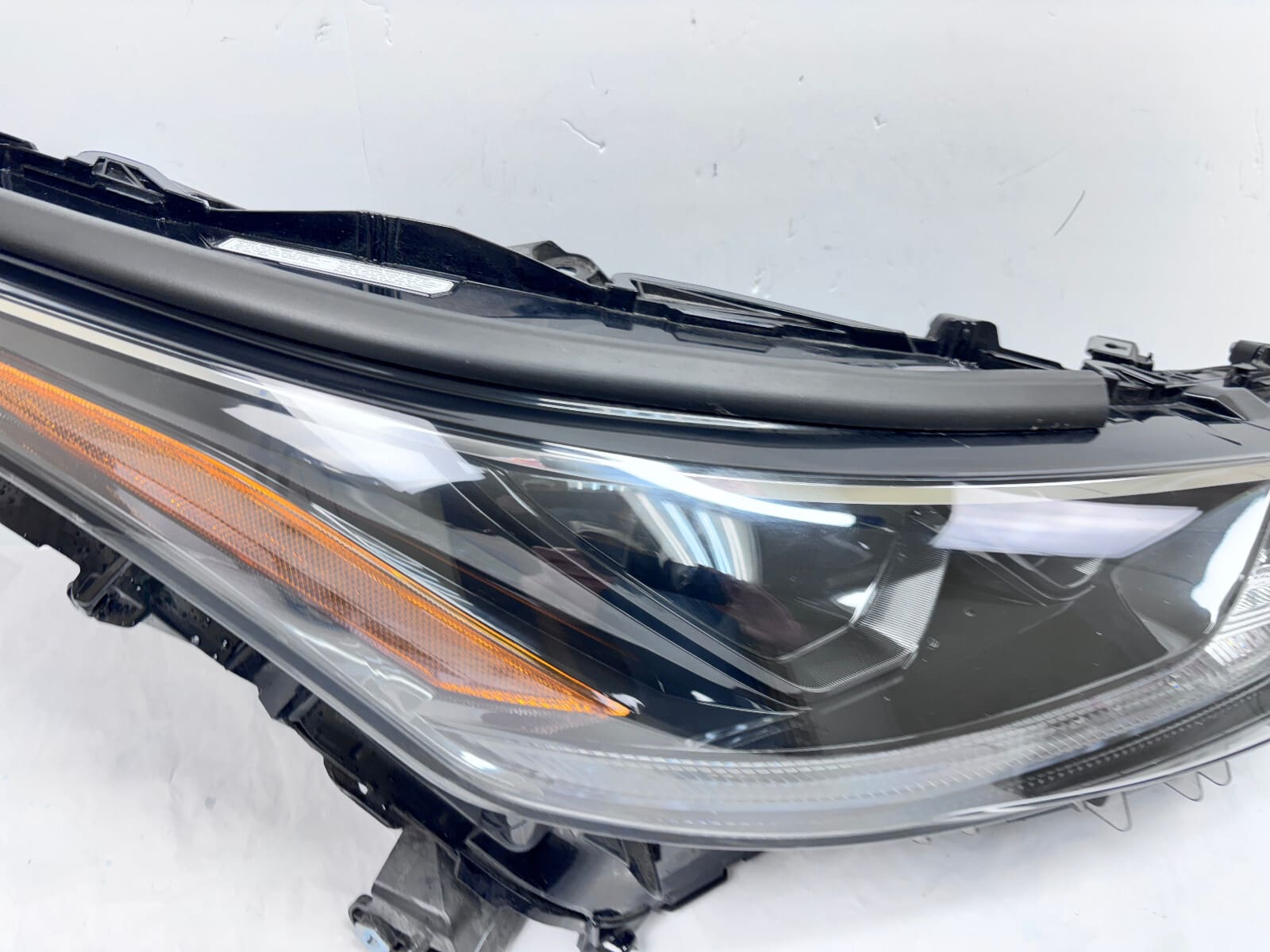 2020-23 Toyota Highlander LED Front Right OEM Headlight 10000-8A0HD - Image 10