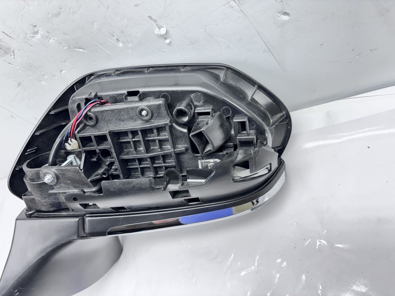 2019-2022 Toyota Avalon Front Left Mirror Blind Spot Turn Signal - Image 8