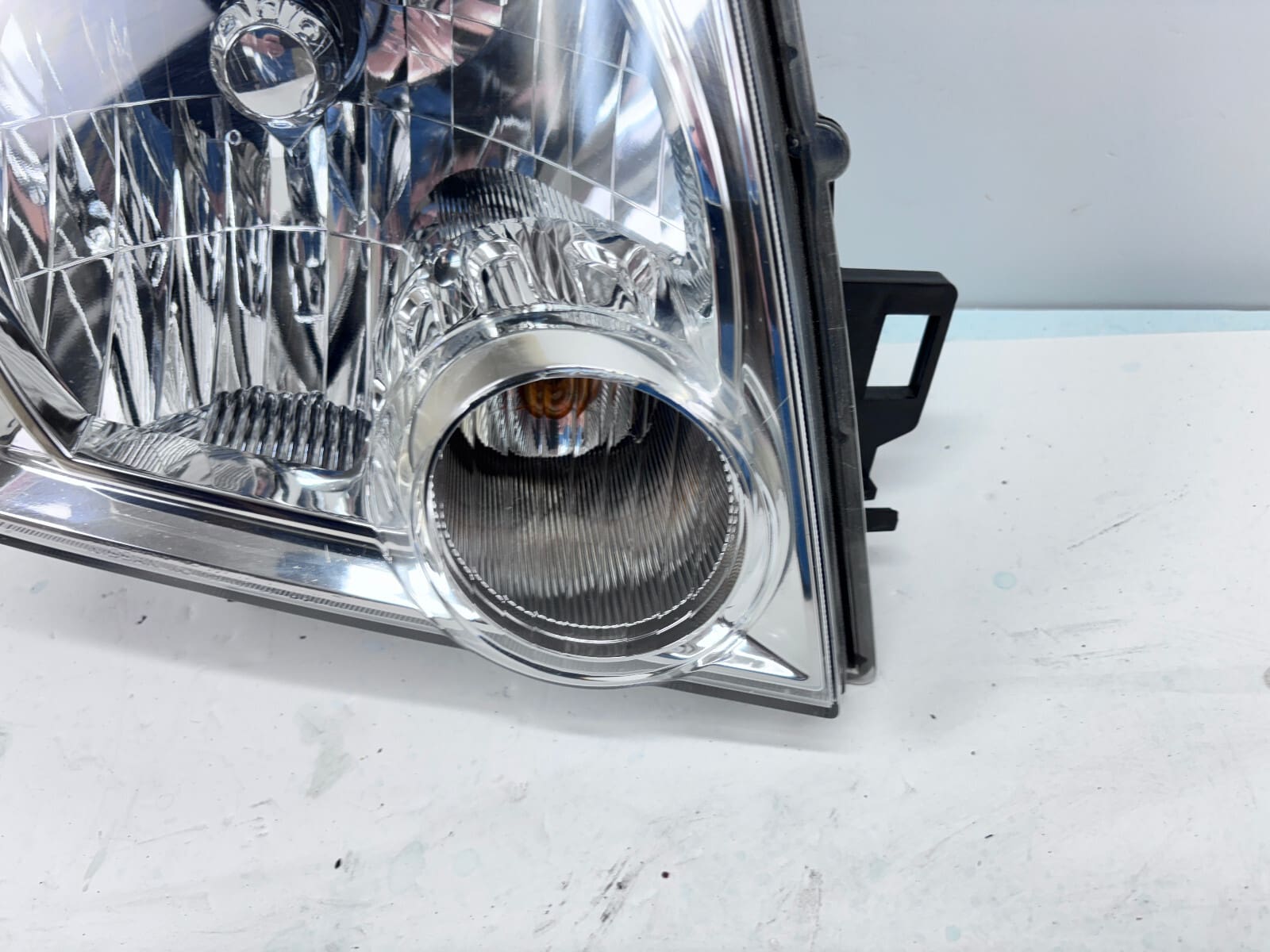 2005-2015 Nissan Xterra Halogen Front Right OEM Headlight - Image 3