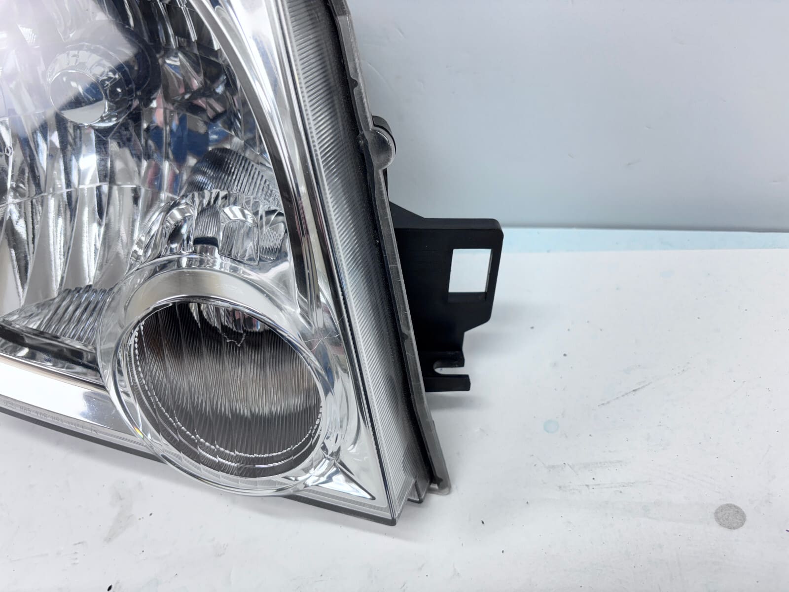2005-2015 Nissan Xterra Halogen Front Right OEM Headlight - Image 4